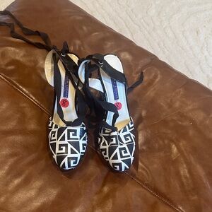 Ralph Lauren Black & White Geometric Lace-Up Flats